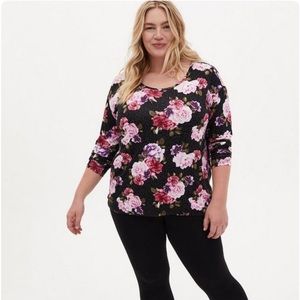 Torrid Super Soft Crew Neck Long Sleeve Tee in Black Floral Size 0 / Large / 12